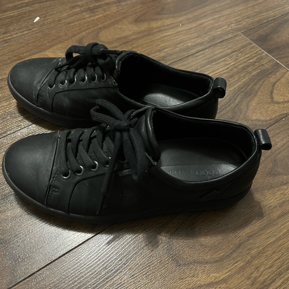 Ecco waterproof leather gortex sneaker size 6.5